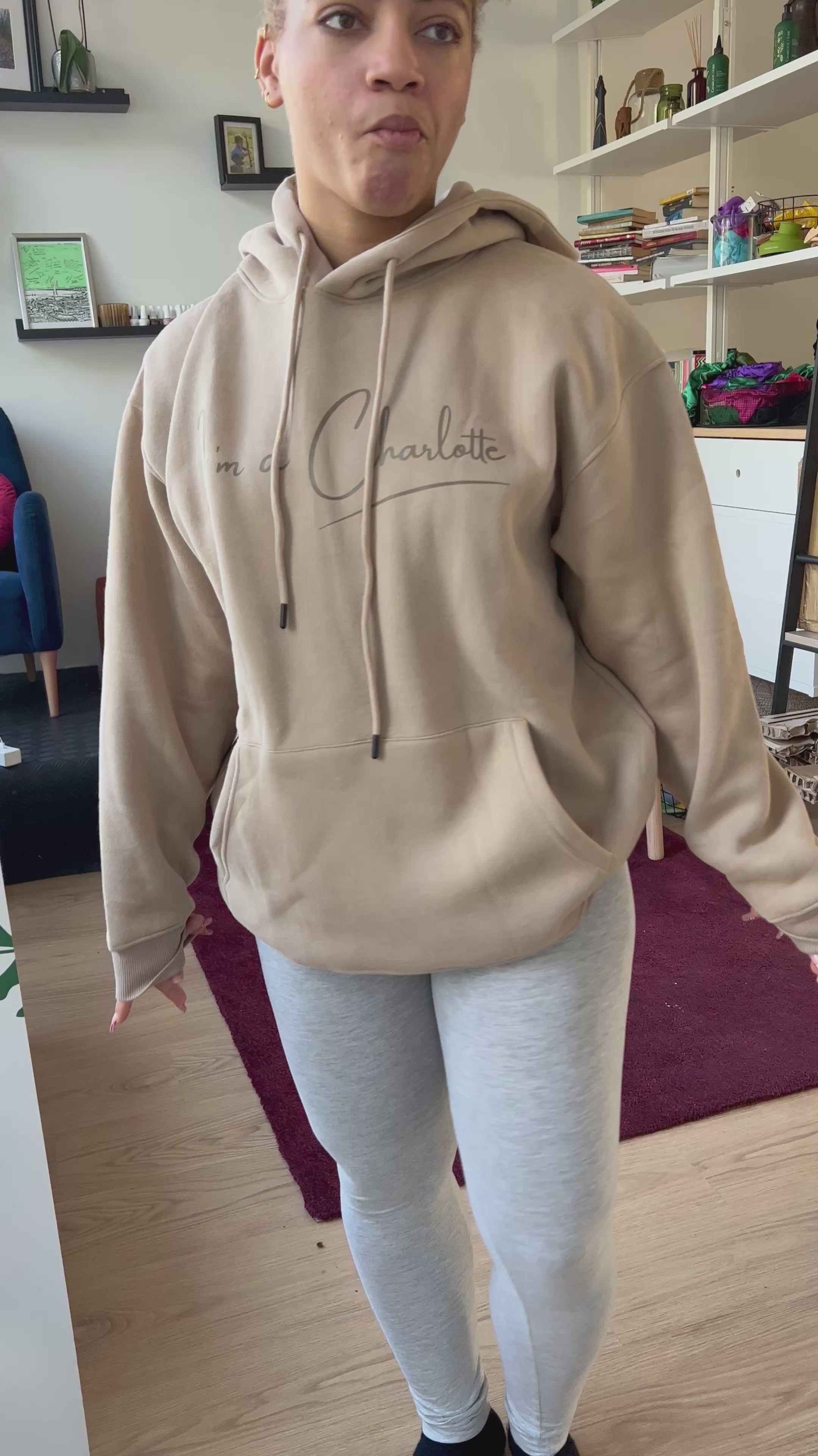 "Je suis une Charlotte" SWEAT À CAPUCHE